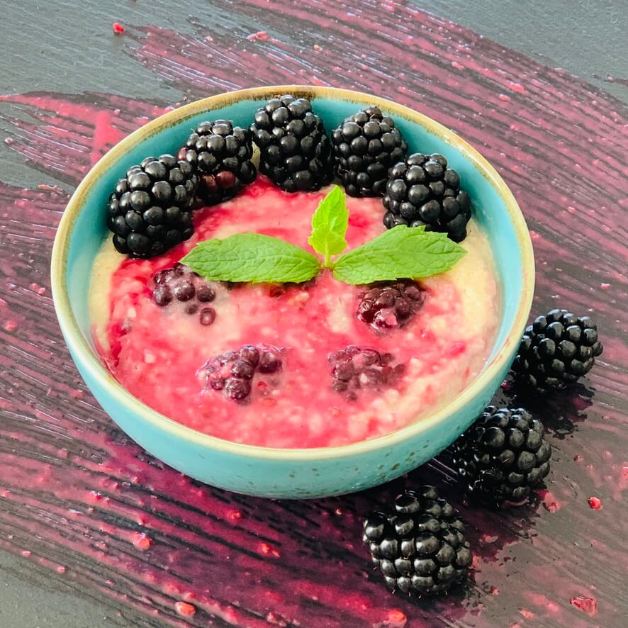 Hirse Erdmandel Porridge mit Brombeeren Kompott - Pilates 360 - by ...