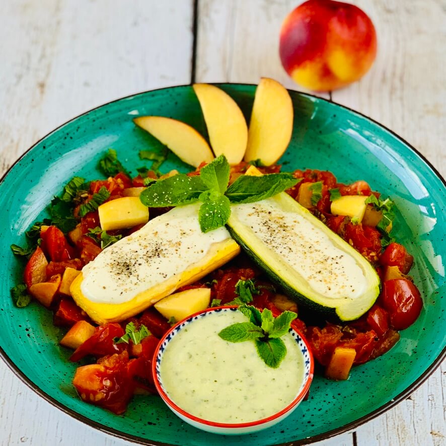 Gefüllte Zucchini an fruchtiger Tomaten Salsa mit Zucchini Minze ...